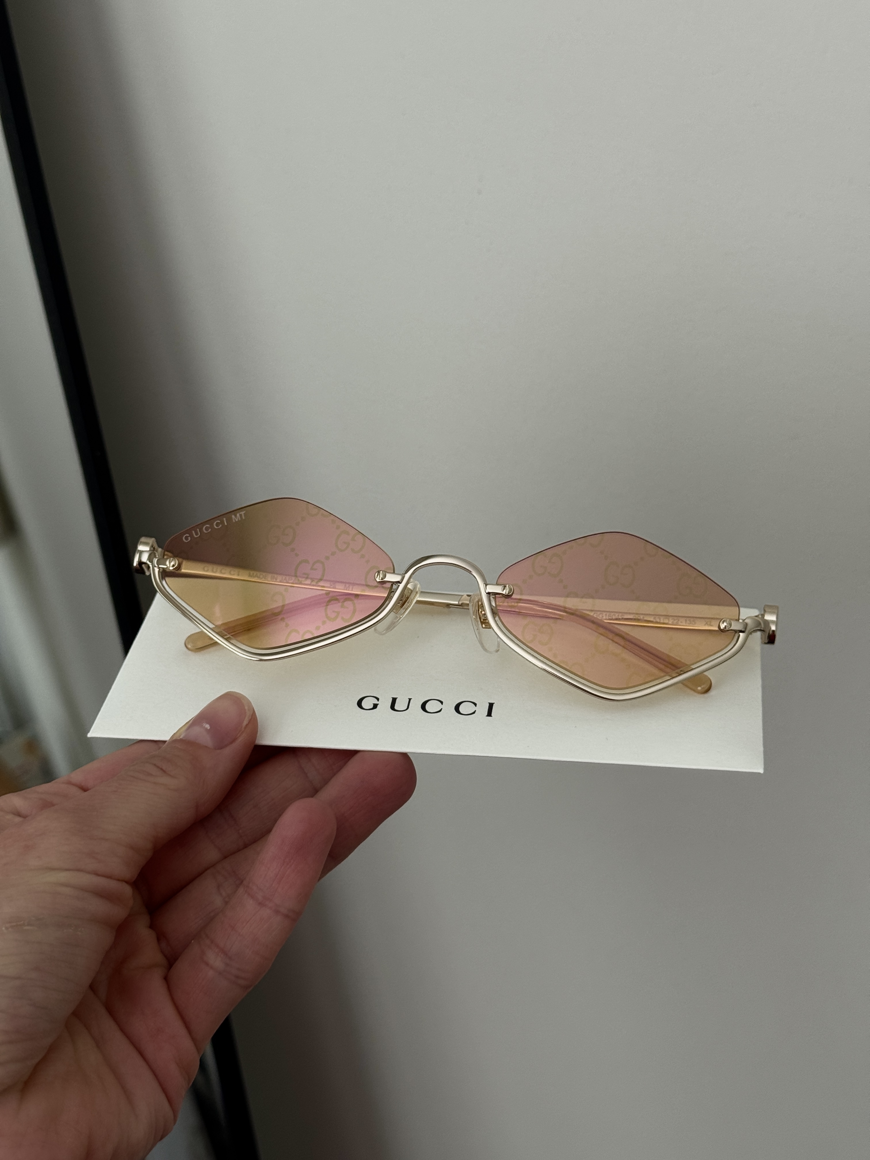 Gucci GG1604S Gold / Rose Mirror to Dark Yellow with GG Pattern product photo 2