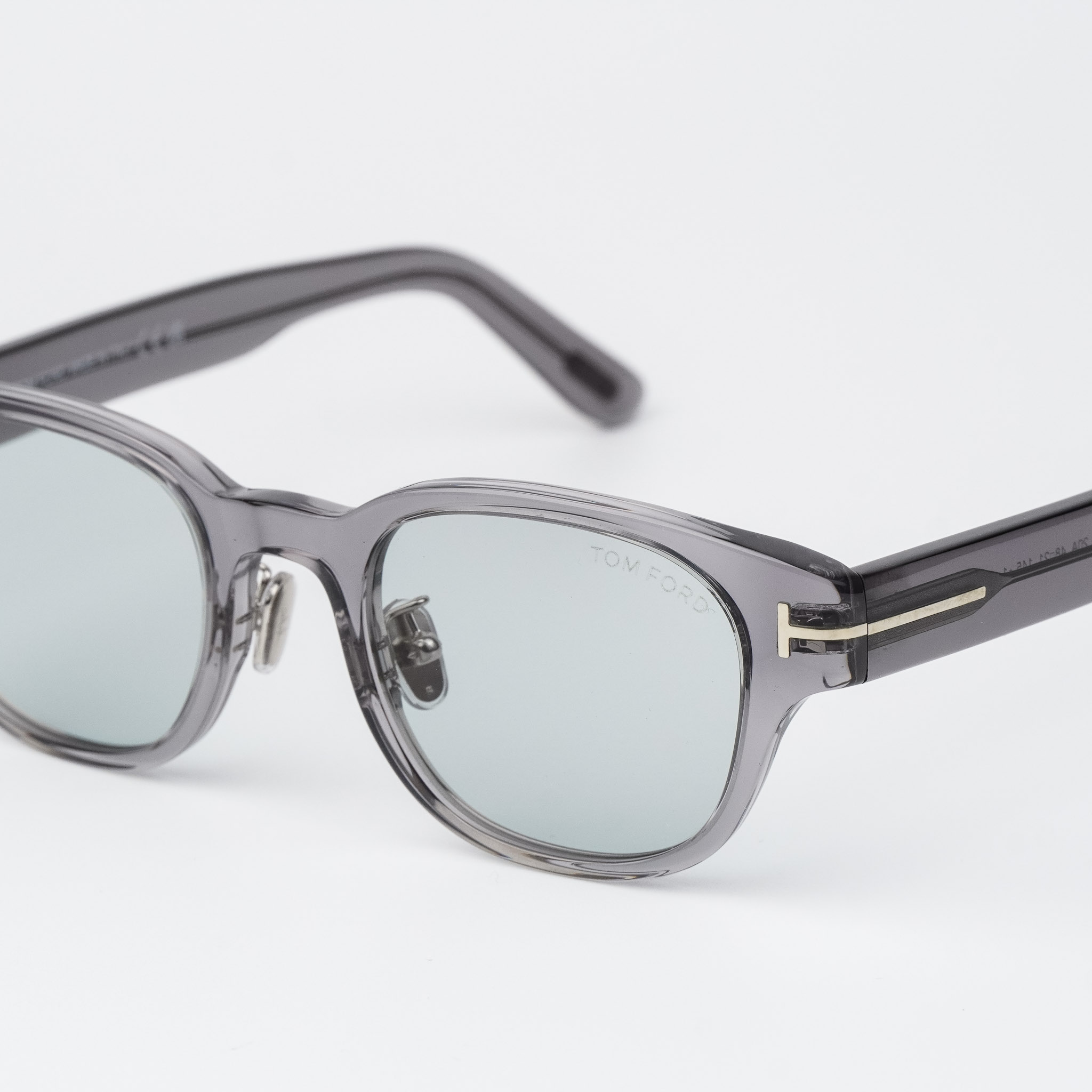 Tom Ford FT1041-D/S Transparent Grey / Light Grey product photo 4