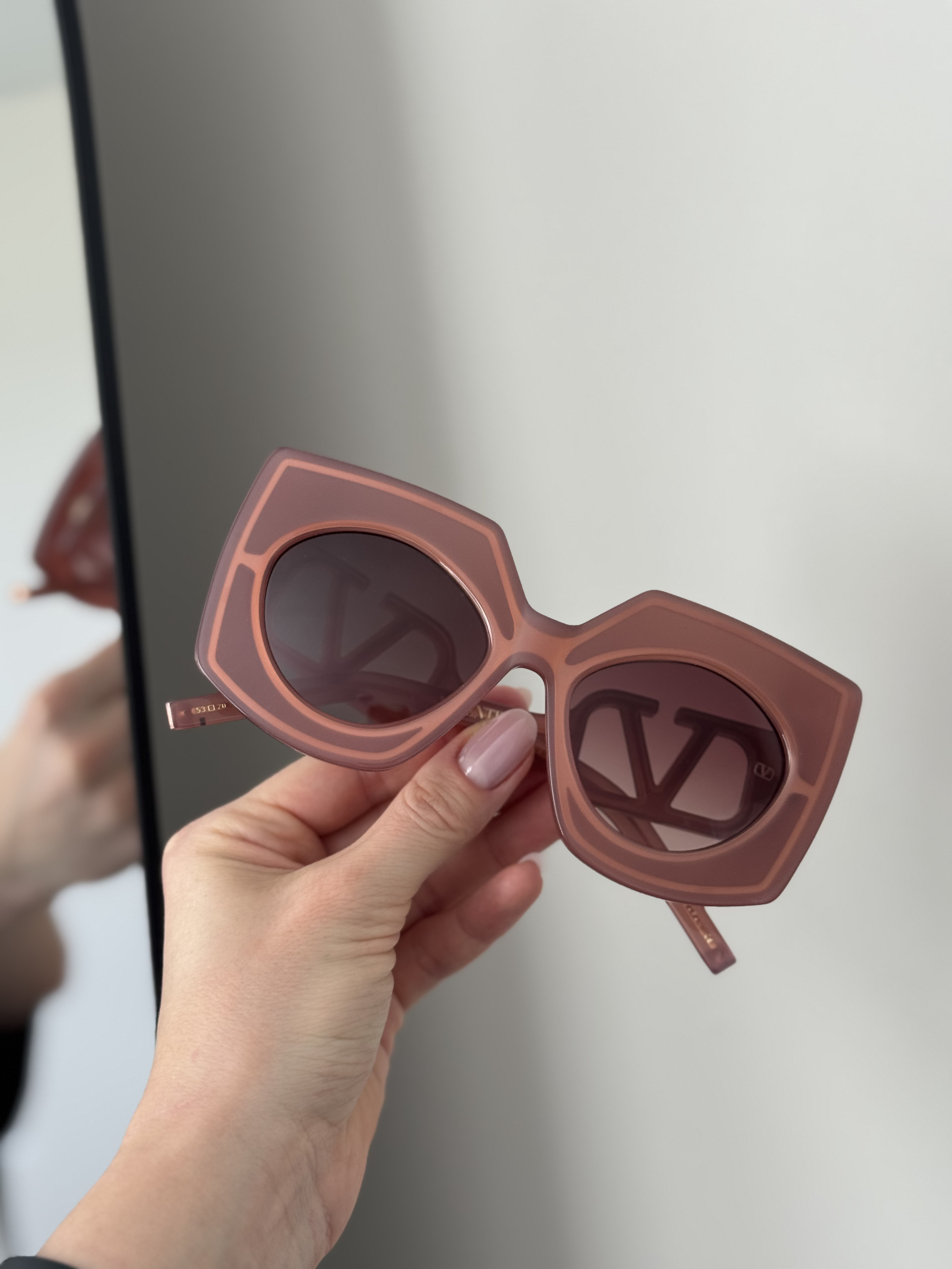 Valentino V - SOUL VLS-127B-53 Powder Pink - Rose Gold w/ Dark to Light Rose (AR) product photo 2
